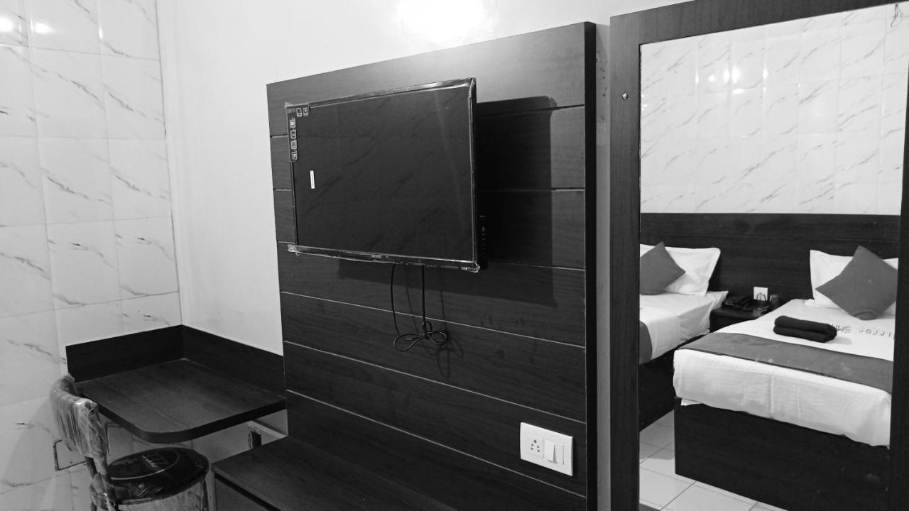 Hotel Om Palace - Couple Friendly & Local Id Accepted Джайпур Екстериор снимка