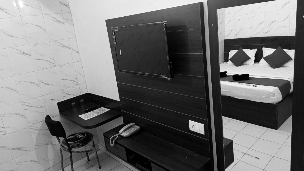 Hotel Om Palace - Couple Friendly & Local Id Accepted Джайпур Екстериор снимка