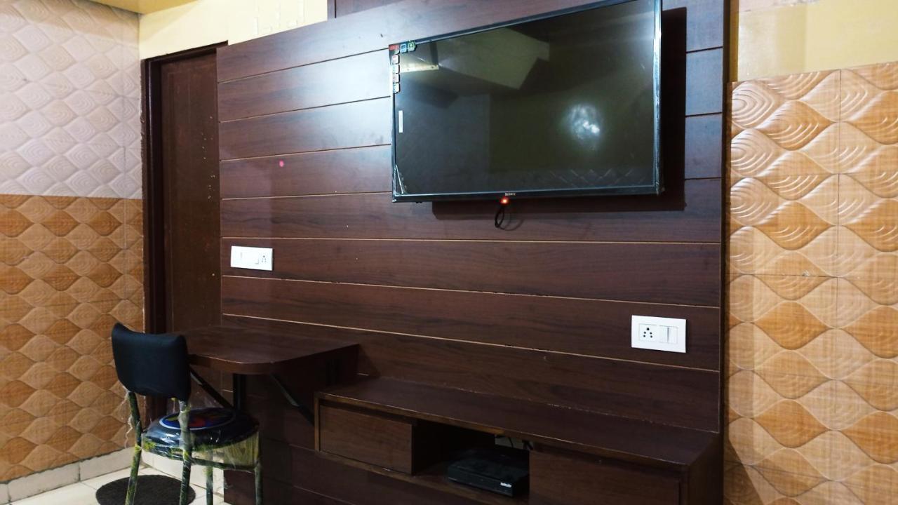 Hotel Om Palace - Couple Friendly & Local Id Accepted Джайпур Екстериор снимка